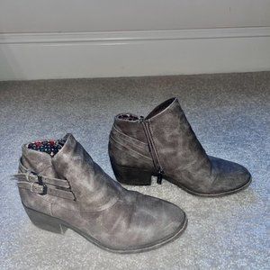 XAppeal Stone Booties Size 9